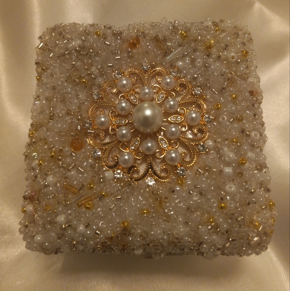 Mimi wedding ring box with rings size 7